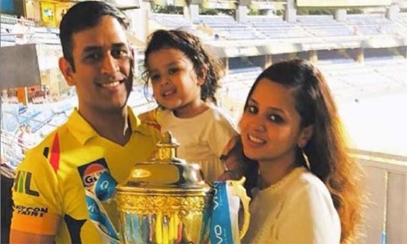 MS Dhoni with his wife Sakshi Dhoni and daughter