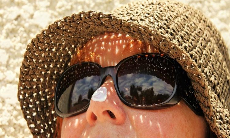 No risk of nanoparticles in sunscreen sprays: Study