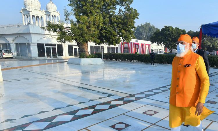 Prime Minister-Narendra Modi-Gurdwara-Delhi