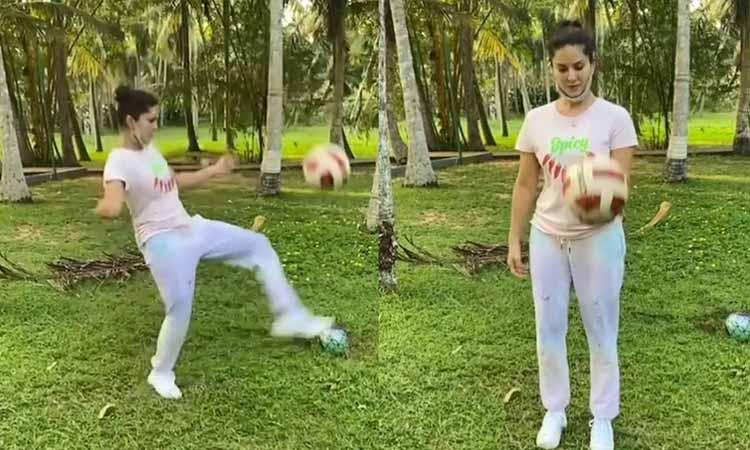 Bollywood-Sunny Leone-Football-Instagram