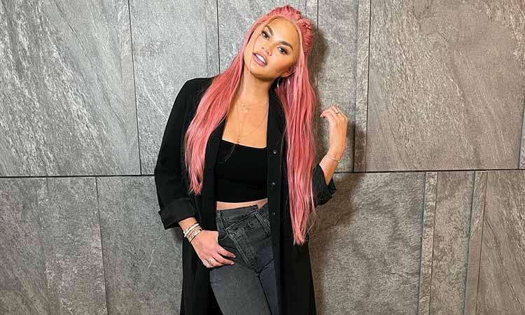 Hollywood-Chrissy Teigen-Pink hair-Instagram