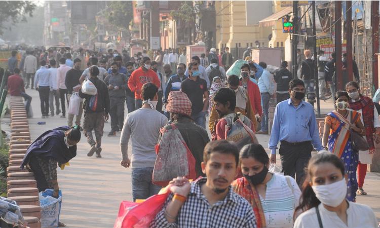 Crowded-Bhagirath-Palace-market