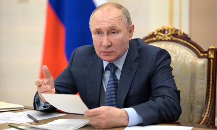 Russia, Russia PM Vladimir Putin, Putin suggests hiking cosmonauts salaries, jobs in Russia, Employment in Russia