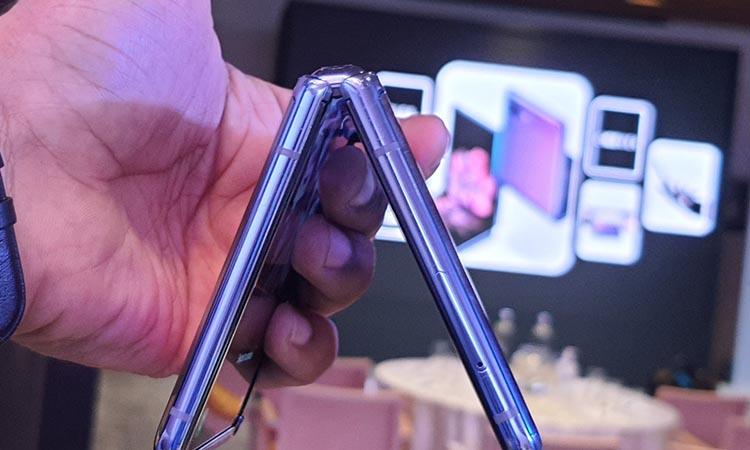 Samsung-Galaxy Z Flip-Punchable camera-Smartphone
