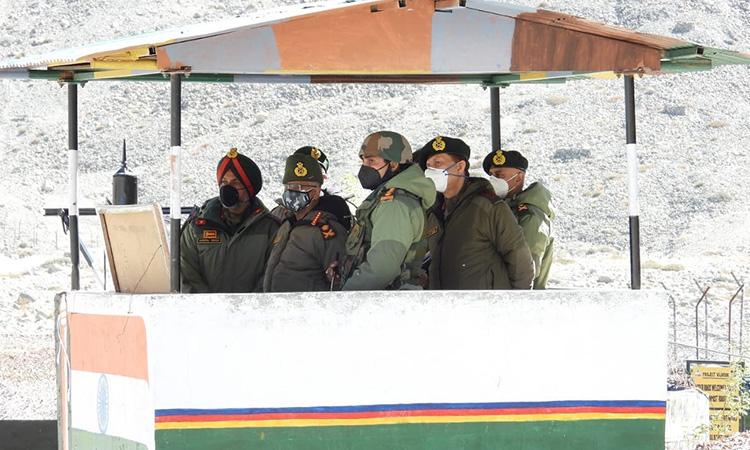 Army chief, Army chief visits Siachen, Army chief visits Ladakh, Army chief reviews operational situation