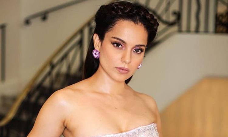 Kangana Ranaut, Bollywood, Kangana Ranaut trolled, Kangana trolled for comparing herself to SRK. Kangana compares herself to SRK
