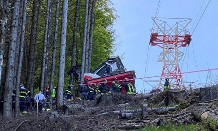 italy, Italy car crash, Italy cable car crash, 13 killed in Italy cable car crash