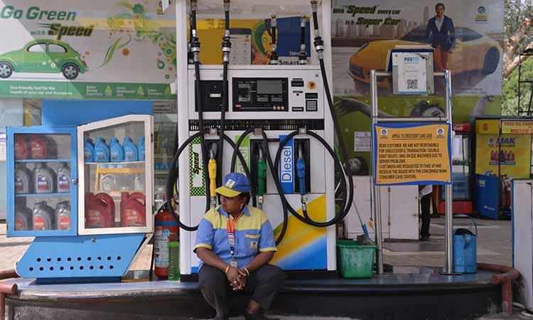 Petrol prices cross Rs 95/litre in Delhi-Rs 101/litre in Mumbai