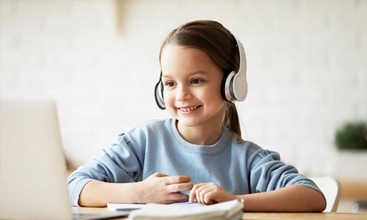 Headphones, earbuds may affect hearing in children