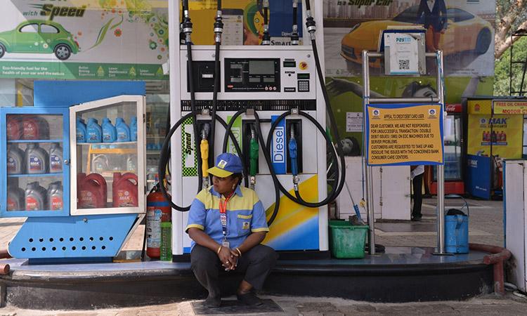 Petrol, Diesel, Price India, Fuel prices rise again, Fuel price high, Petrol Price , Diesel price, Fuel price hiked again; petrol nearing century mark across country