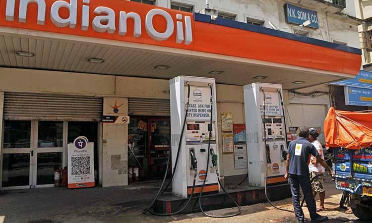 Fuel price rise paused on Monday after rising for 2 days