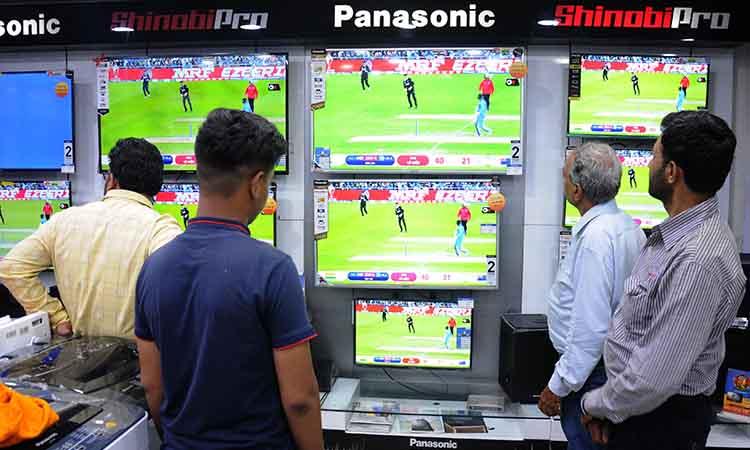 Govt extends PLI for large-scale electronics manufacturing till FY26