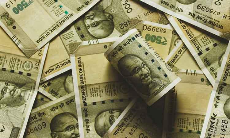 Rupee weakens further amid strong dollar, rising oil prices