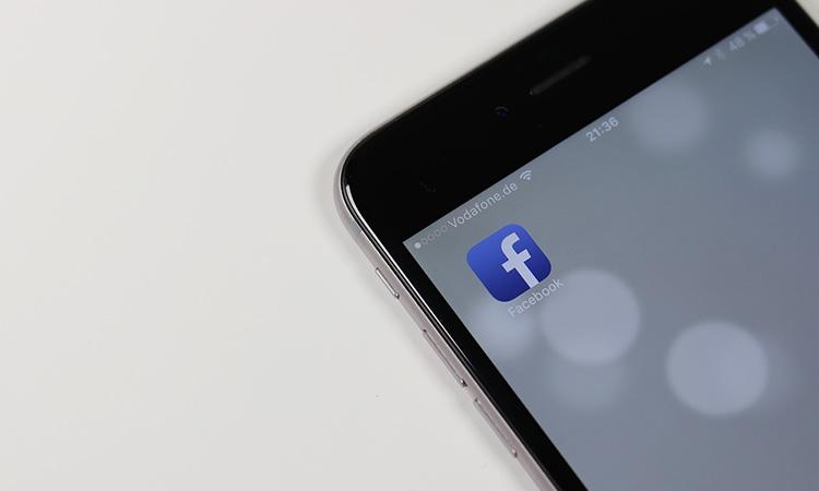 Facebook asks users if they know any friend becoming 'extremist' online
