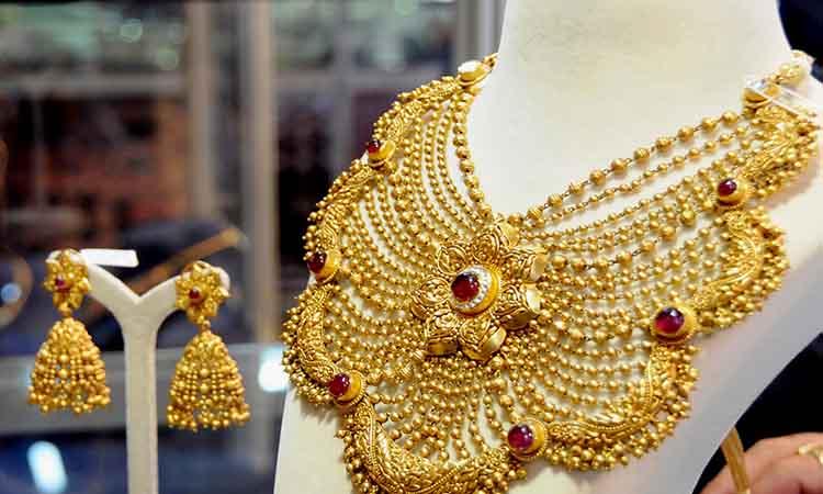 Gold futures near Rs 48K/10 gm, silver above Rs 70K/kg