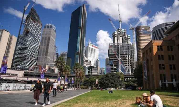 People-walk-CBD-Sydney