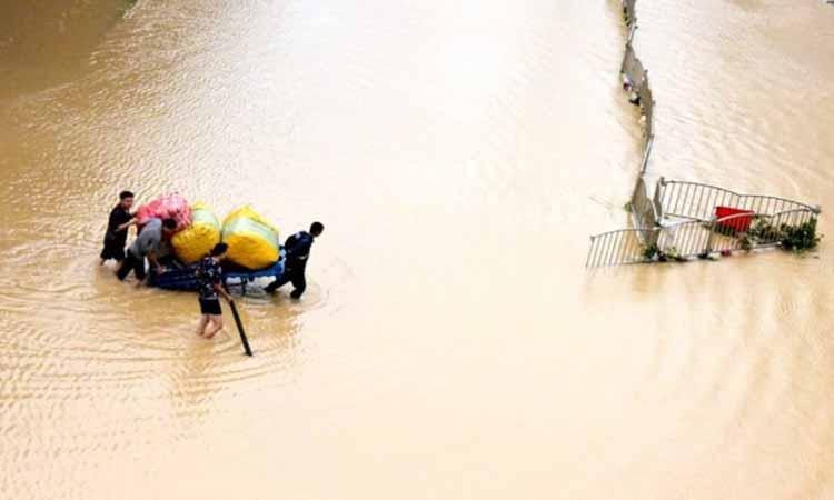 Flooded-street-zhengzhou