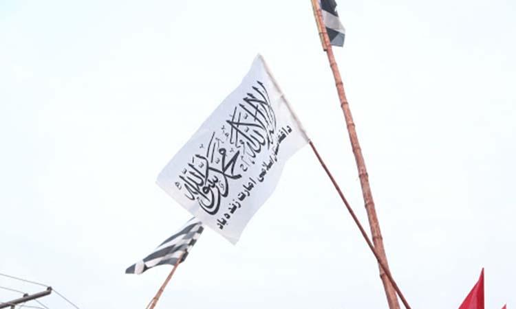 Taliban flag raised above border