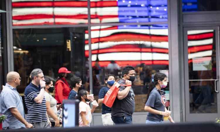 People-walking-Times-square