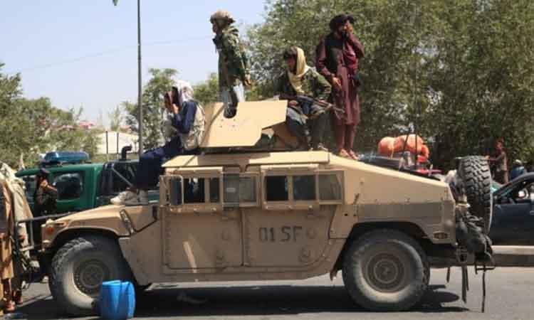 Afghan-Taliban-fighters-military-vehicle-Kabul
