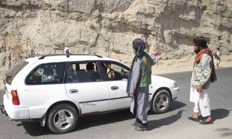 Taliban asks Kabul residents to hand over govt vehicles, weapons