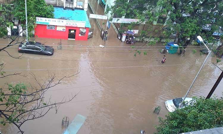 Torrential rains clobber Mumbai, paralyse traffic, trains