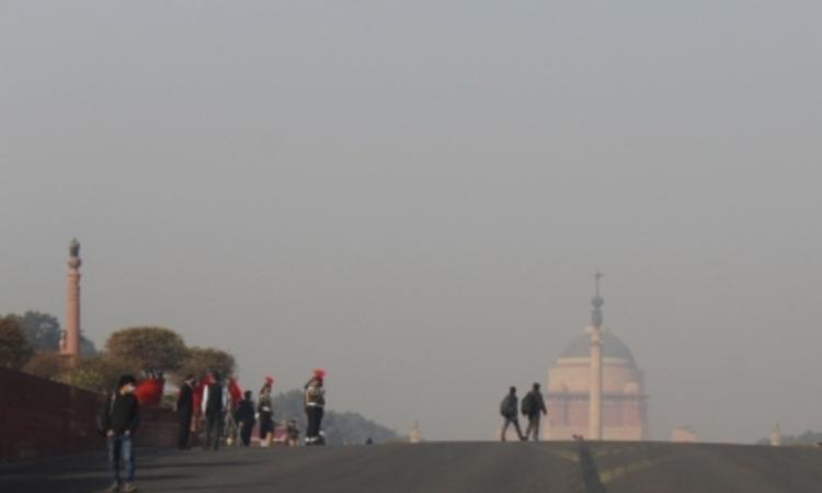 Foggy-morning-in-Delhi-air-still-very-poor