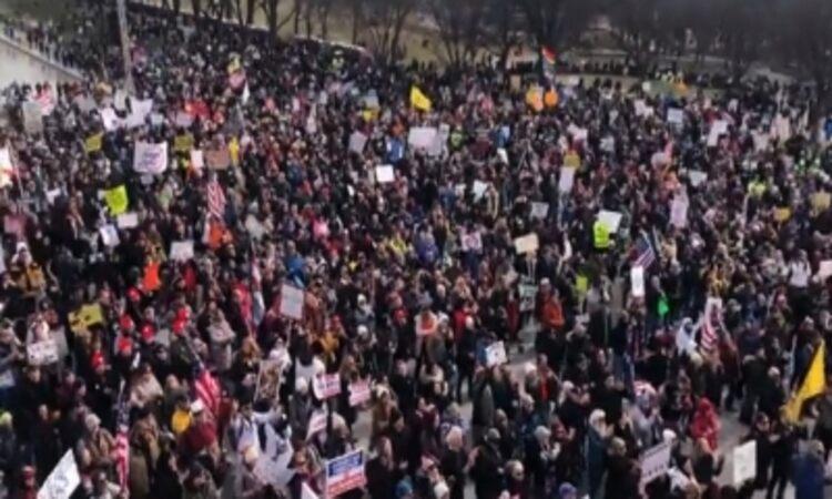 thousands-of-People-in-Washington-marched-protesting-against-Covid-vaccine