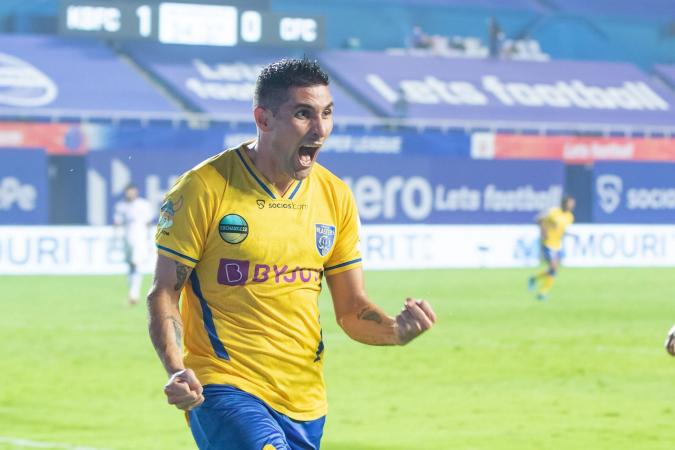 Kerala-Blasters-FC-Mumbai-city-FC-Winner-football