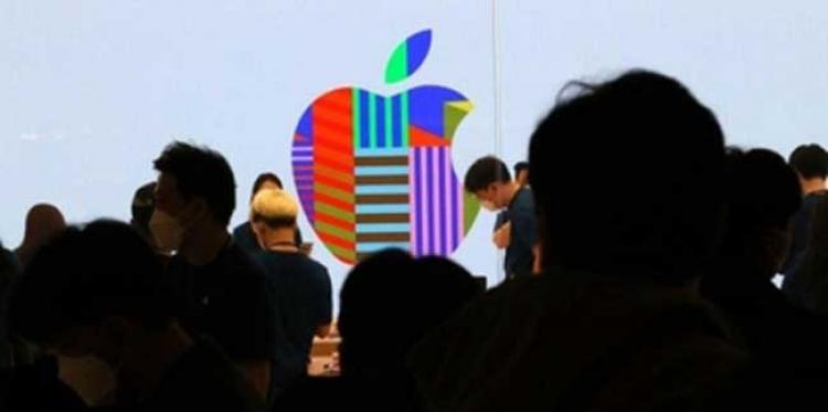 Tech-giant-Apple's-employees-will-start-to-return-to-offices-on-April-11