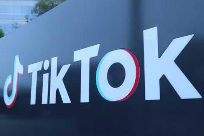 TikTok-suspends-livestreaming-in-Russia