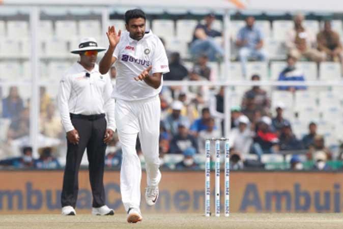 Kapil-Dev-sent-a-small-hand-written-note-congratulating-me-for-crossing-him-Ashwin