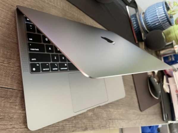 Apple: Macbook Air M1