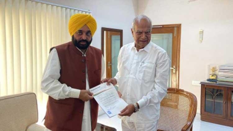 Mann-meets-Governor-stakes-claim-to-form-AAP-govt