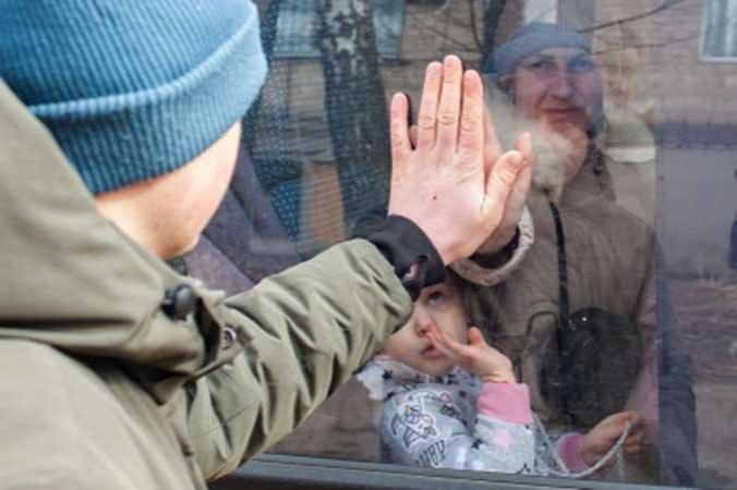 Mass-evacuation-planned-for-Monday-in-Ukraines-Luhansk-region