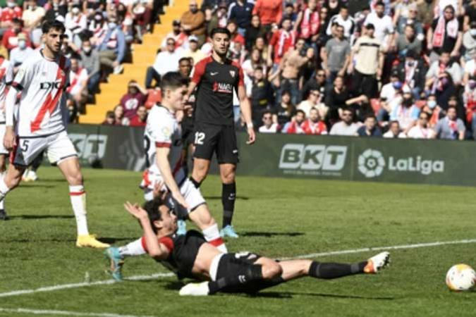 Sevilla-held-Barca-cruise-and-Real-Madrid-can-go-10-clear-in-La-Liga