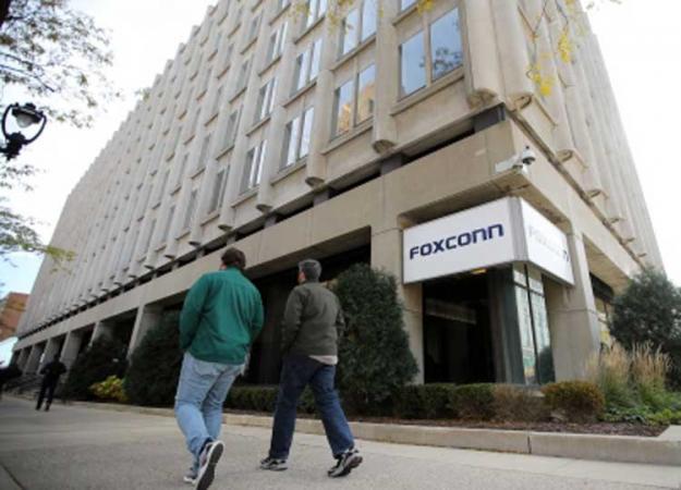 Apple-supplier-Foxconn-halts-factory-op-in-China-due-to-lockdown