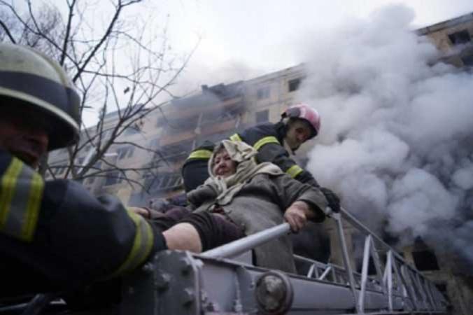 2 killed as Russian-shelling-hits-Kiev-apartment-building
