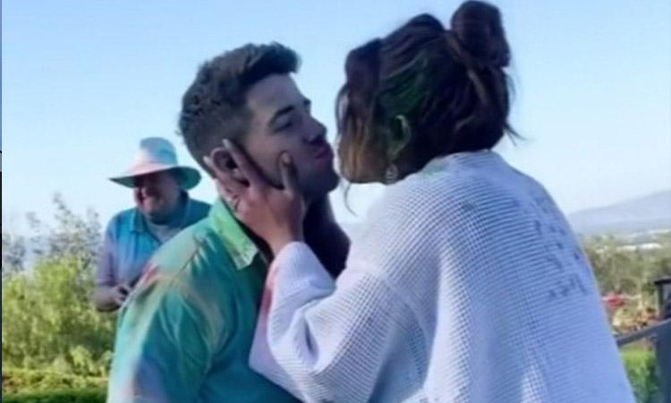 Priyanka-Chopra-Nick-Jonas