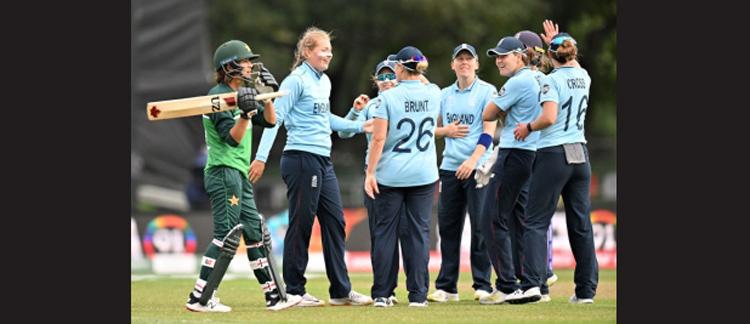 England-on-course-for-reaching-semifinals-after-thumping-Pakistan-by-nine-wickets