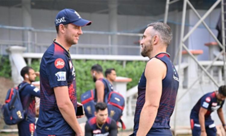 Faf-du-Plessis-and-Josh-hazlewood