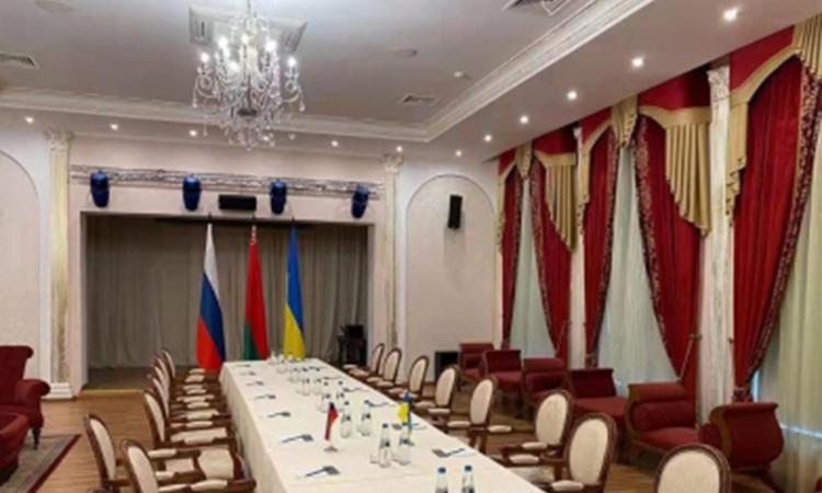 The-Ukrainian-delegation-for-talks-with-Russia-is-now-in-Belarus