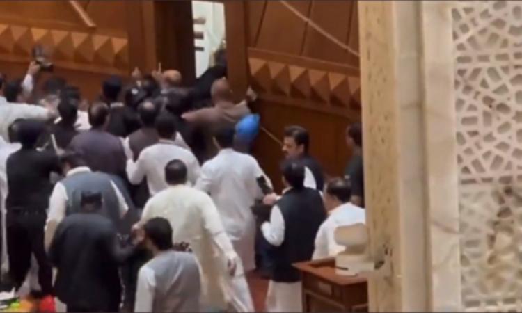 Police-enter-Pakistan-Punjab-Assembly-arrest-lawmakers-for-creating-ruckus