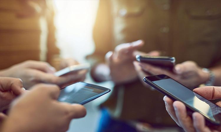 Women's-university-in-Pakistan-imposes-ban-on-smartphone-use