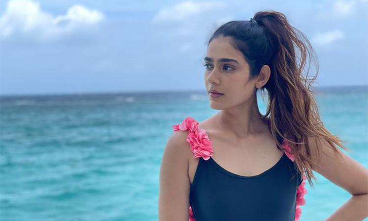 Actress-Aakanksha-Singh