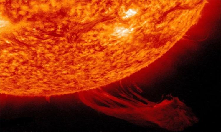 Sun-storms-Mercury-with-a-plasma-wave