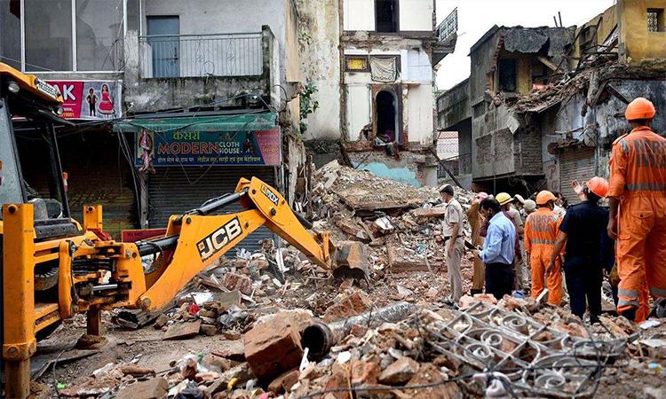 Under-renovation-house-collapses-in-Delhi,-5-trapped