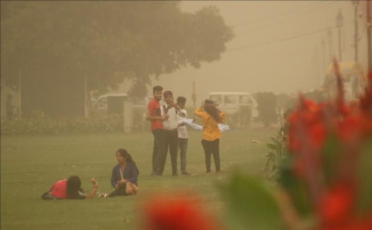 Dust-storm-light-rain-in-delhi