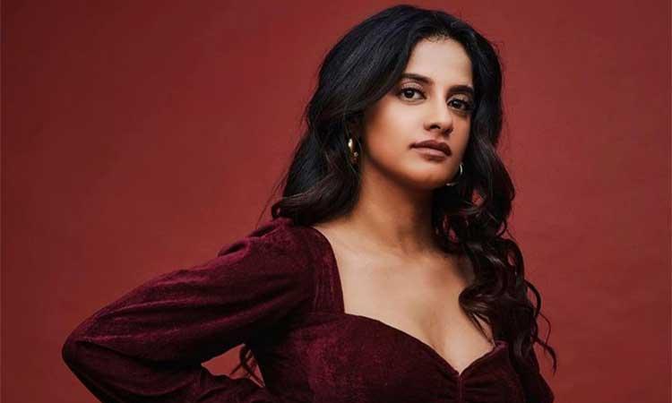 Jasleen-Royal