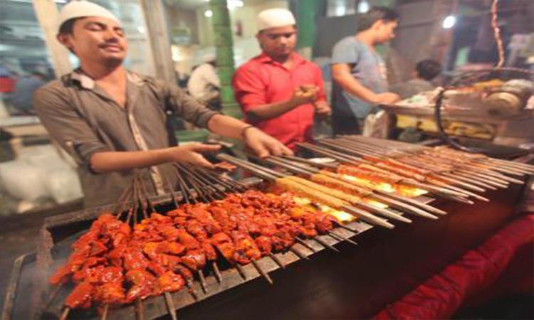Srinagar's-'Khayam-Chowk'-is-a-foodie's-paradise